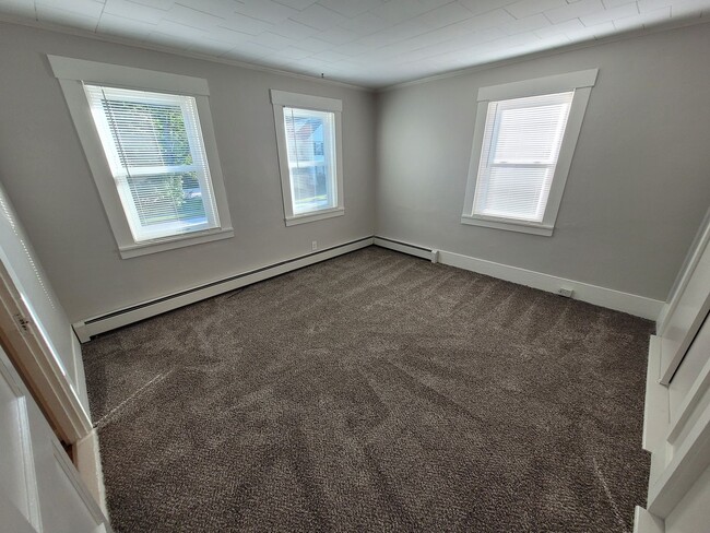 Building Photo - 38 Souhegan St