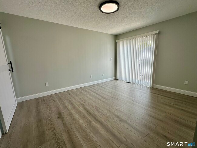 Building Photo - 629 Longfellow Dr