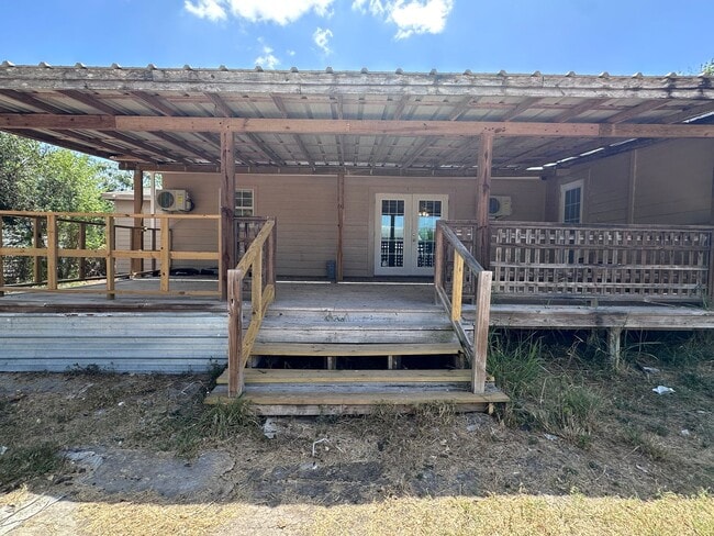 Building Photo - 501 Villa Dr