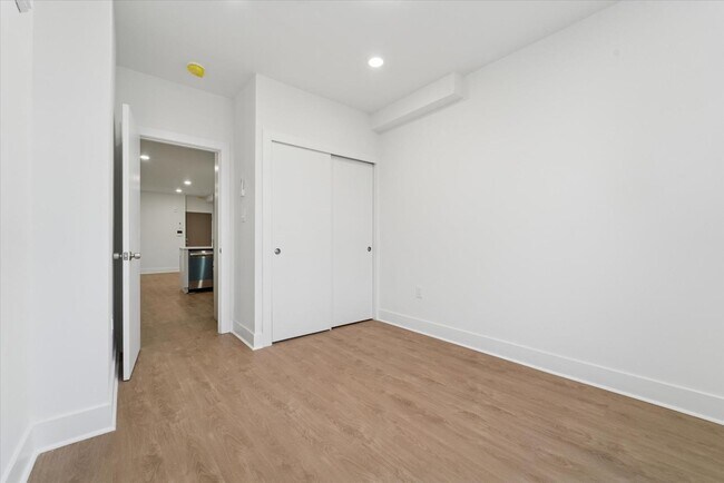 Building Photo - 812 W Roosevelt Blvd