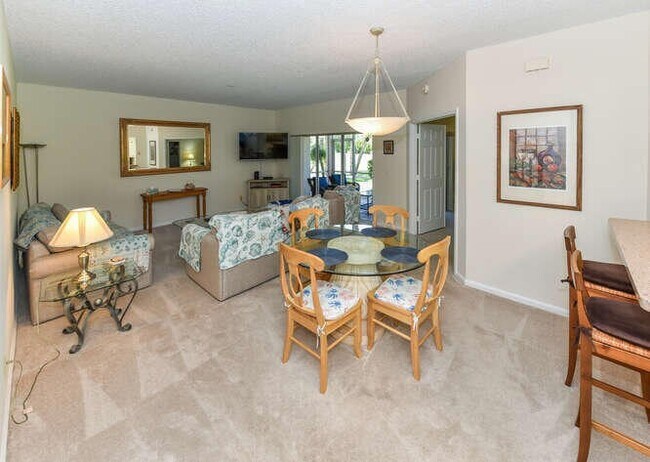 Building Photo - 4105 Fairway Dr N