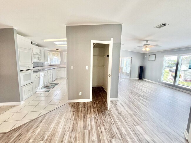 Building Photo - 5498 Crane Feather Dr