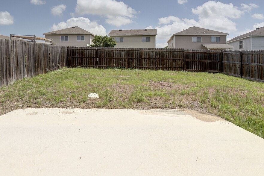 Building Photo - 3515 Alamo Greens