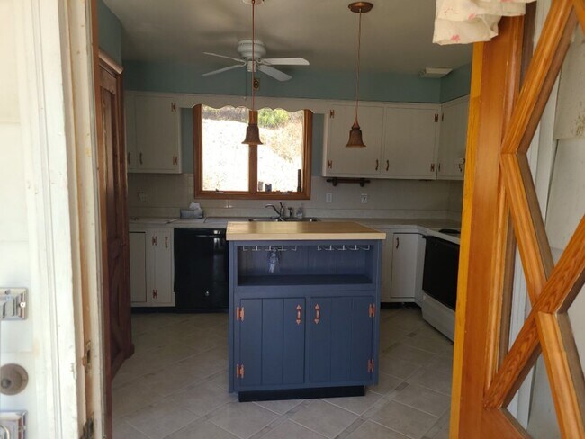 Building Photo - 10910 Harford Rd