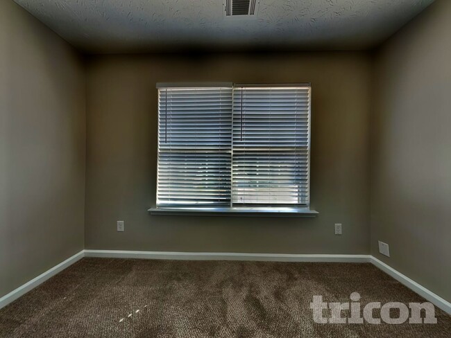 Building Photo - 225 Victoria Blvd