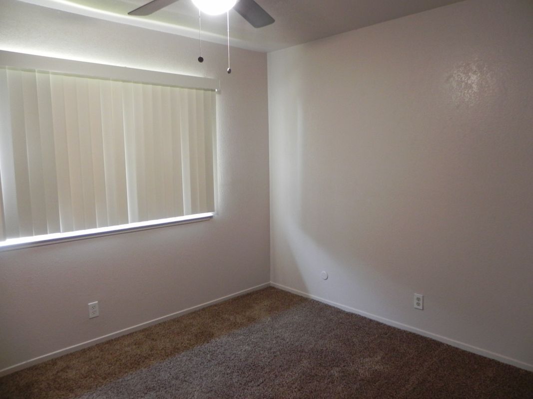 Building Photo - 2216 Peach Ave