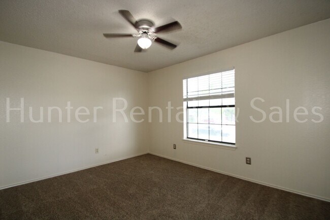 Building Photo - Charming 3-Bedroom Home with New Carpet and Spacious Backyard