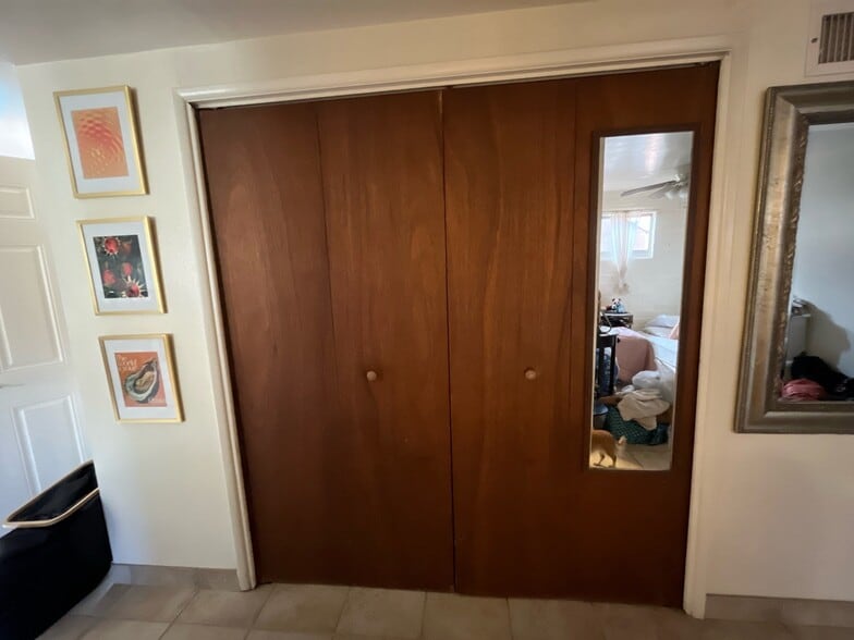 Building Photo - 1703 E 13th St