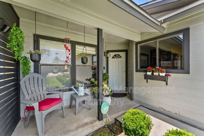 Building Photo - 6715 Hickory Springs Dr