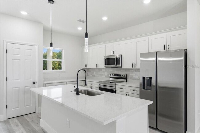 Building Photo - 3286 W Crandon Dr