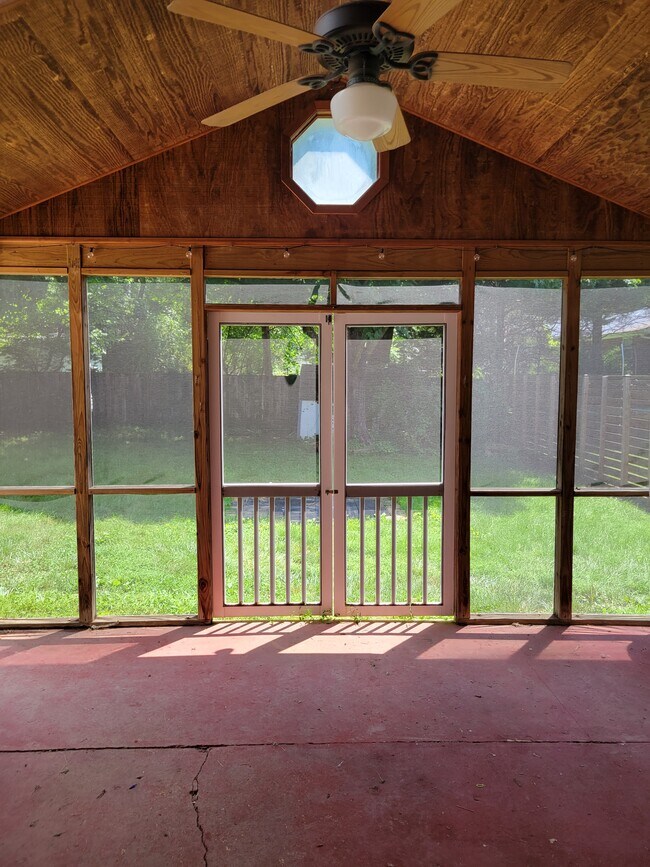 Building Photo - 1107 N Pegram St