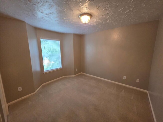 Building Photo - 8051 Bay Branch Dr