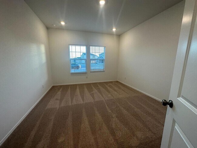 Building Photo - 1018 Ascari Ct