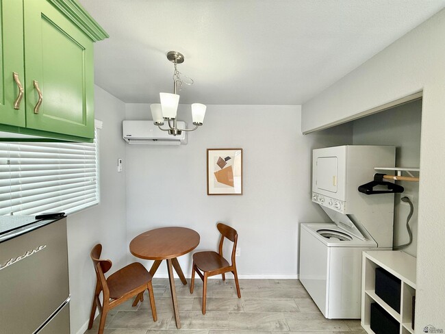 Building Photo - 640 S 1st Ave