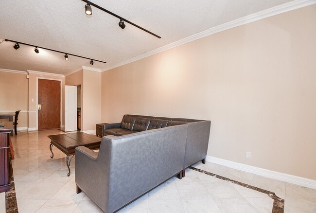 Building Photo - 5150 Hidalgo St