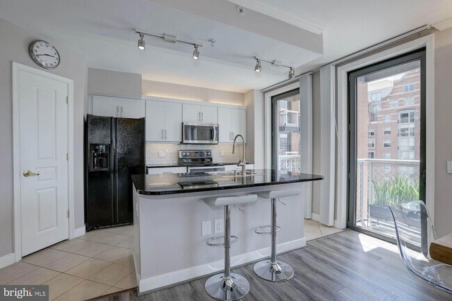 Building Photo - 616 E Street NW Unit 718