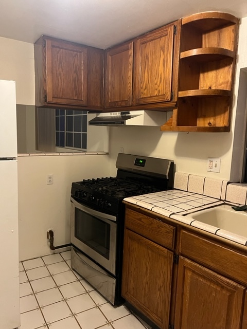 Kitchen - 2434 Riverside Pl