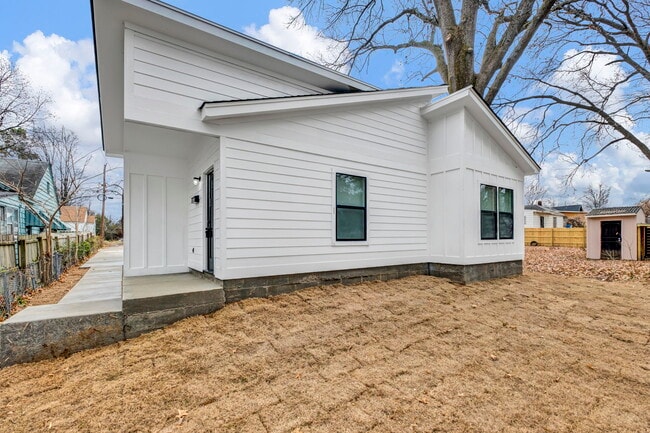 Building Photo - 2853 Choctaw Ave