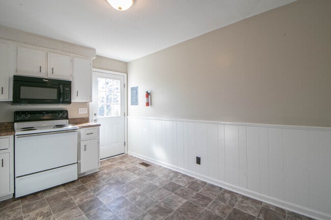 Building Photo - 811 Golf View Pl