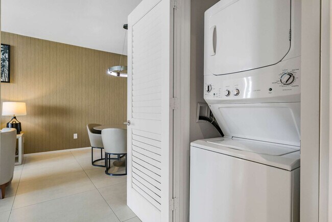 Building Photo - 4111 S Ocean Dr