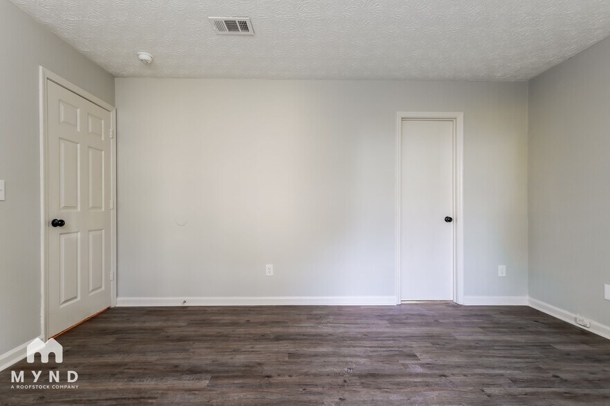 Building Photo - 5550 Panola Pl