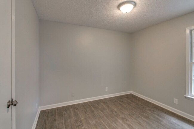 Building Photo - 103 Bennett Dr