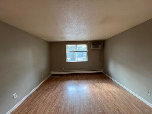 Building Photo - 1 Bedroom 1 Bathroom Apartment in East Denver