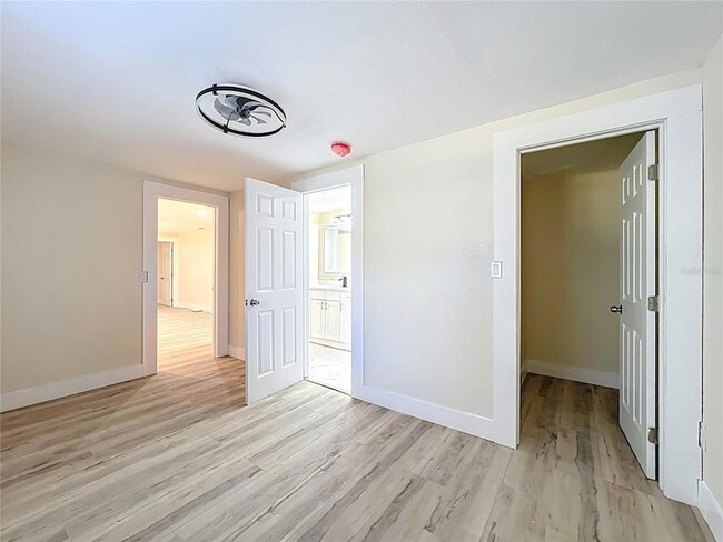 Building Photo - 4513 W Gray St