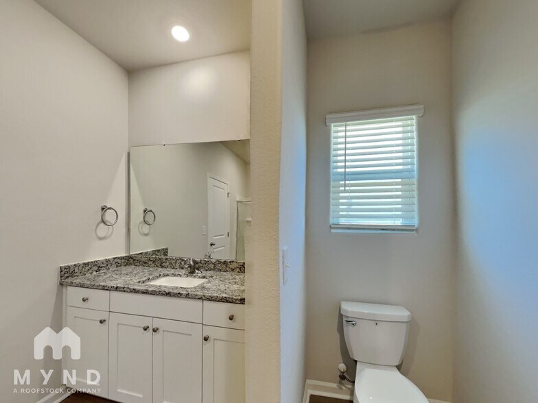 Building Photo - 350 Taverners Ln