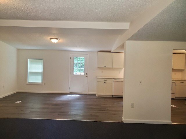 Building Photo - 515 Swinson Rd
