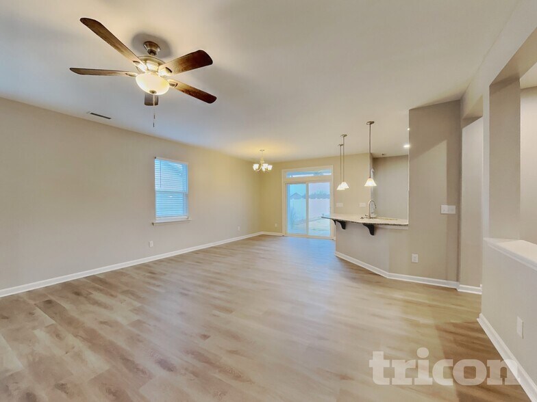 Building Photo - 932 Avondale Dr