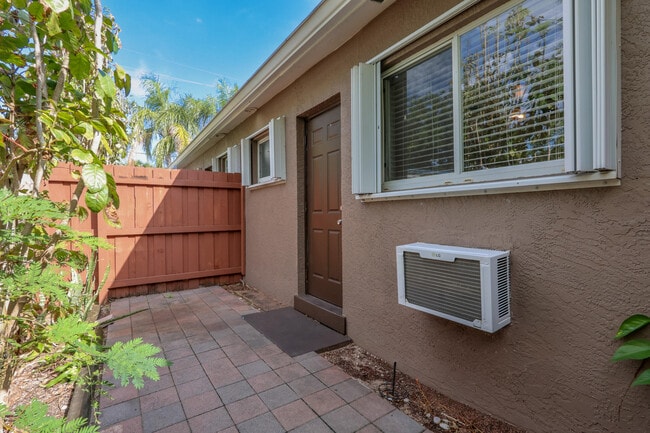 Building Photo - 1125 SW 15th Ave