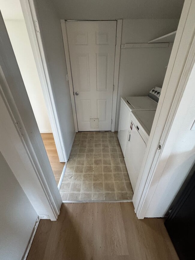 Building Photo - Relaxed Living in West Ellensburg