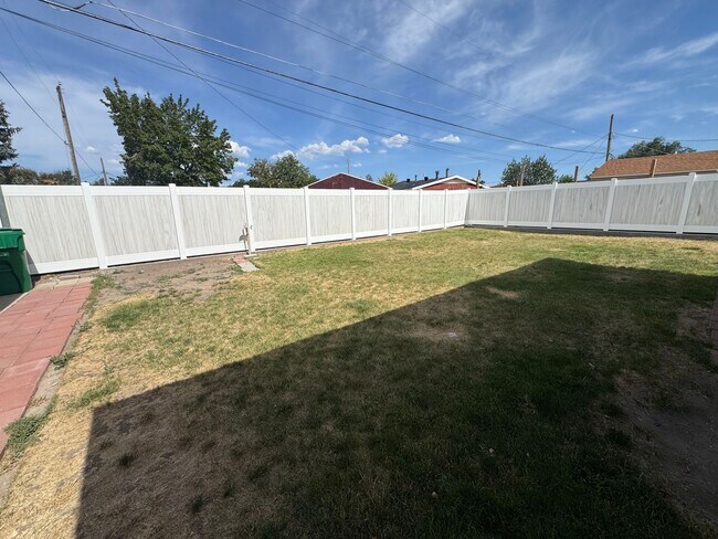 Building Photo - Beautiful main level home for sale