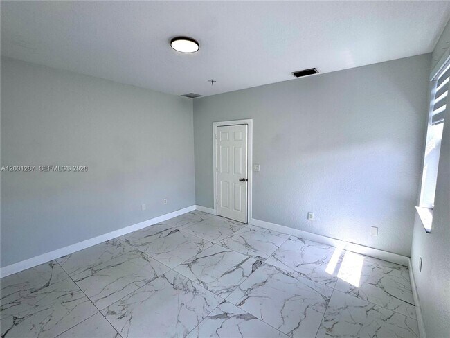 Building Photo - 21405 Ingraham Ave Rd