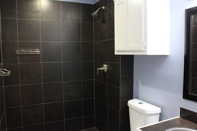 Building Photo - 922 Fannin St