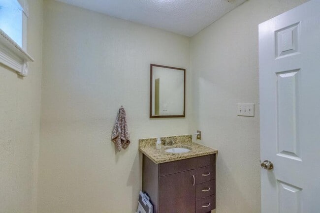 Building Photo - 8573 Echo Creek Ln