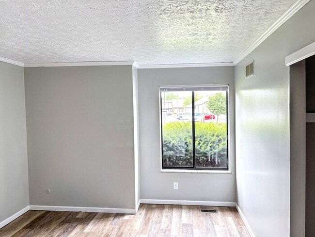 Building Photo - 5760 Ponderosa Dr