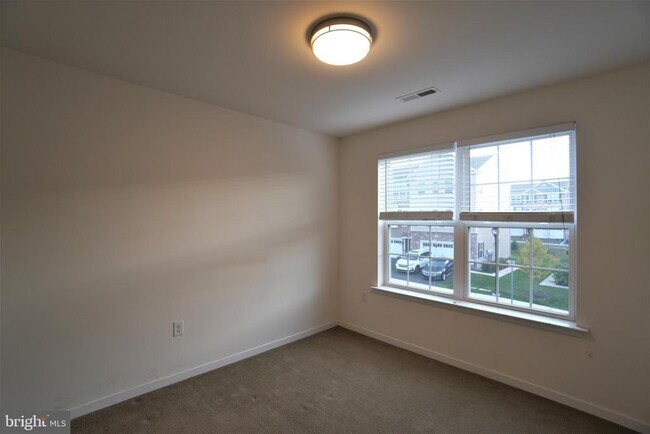 Building Photo - 1013 Chapman Cir