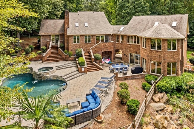 Building Photo - 709 Normandy Rd