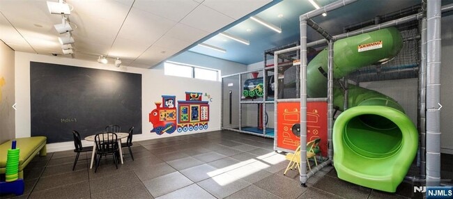 Building Photo - 250 Gorge Rd