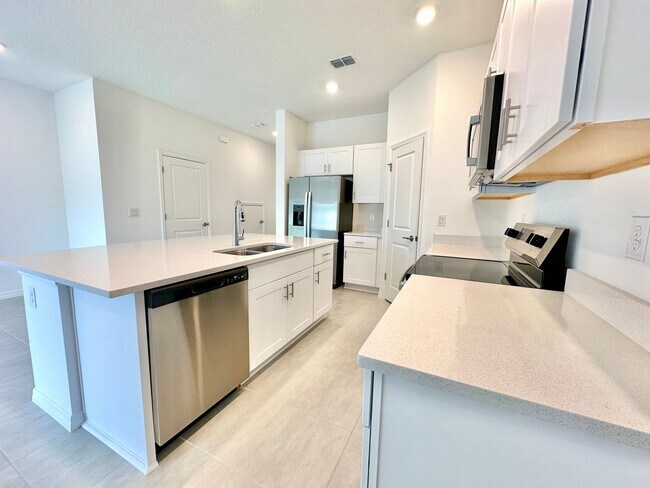 Building Photo - Stylish 3Bedrooms 2.5Bath townhome-living ...
