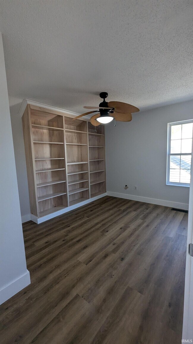 Building Photo - 432 E Laurelwood Dr