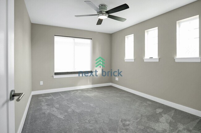 Building Photo - 4 BED AND 2.5 BATH SINGLE FAMILY HOUSE FOR RENT