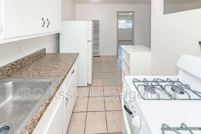 Building Photo - 728 Darina Ave