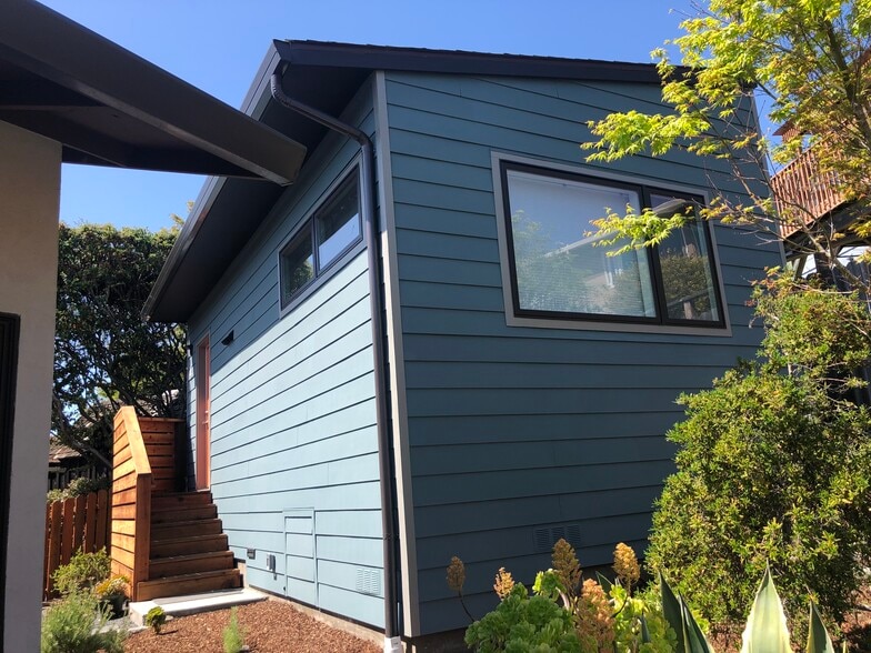 Building Photo - 7439 Terrace Dr