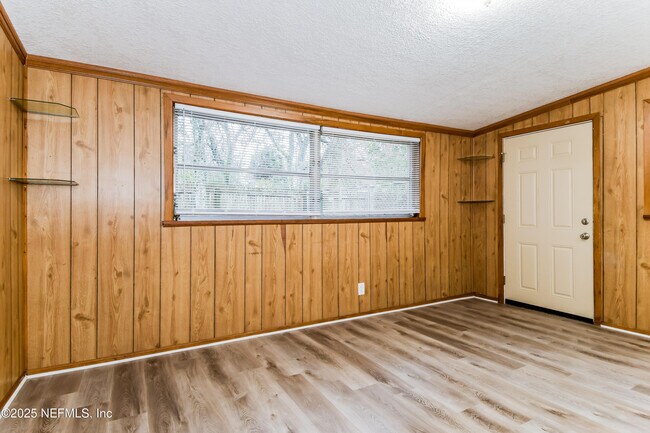 Building Photo - 1146 Busac Ave