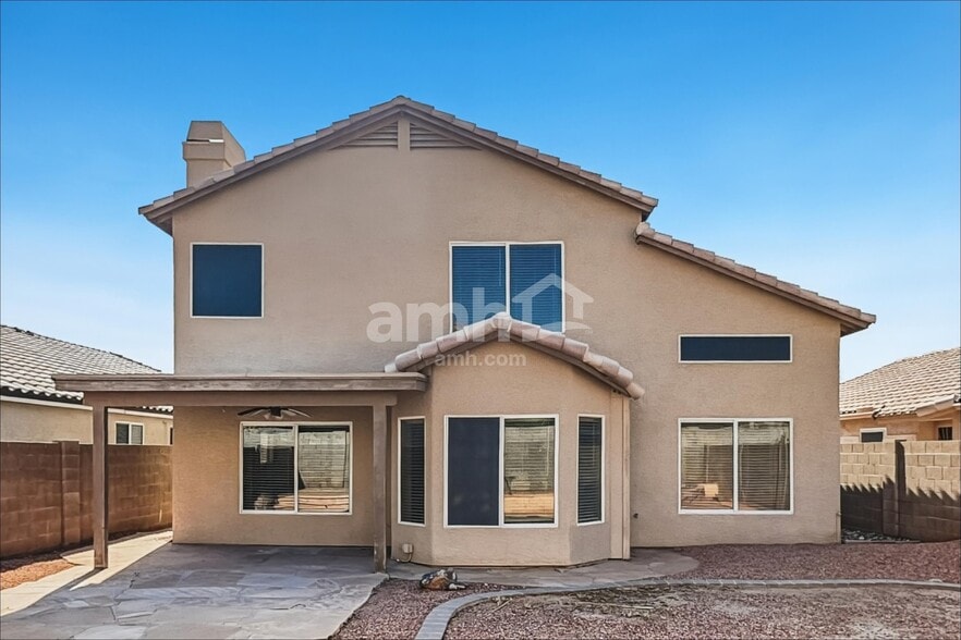 Building Photo - 907 N Albert Dr