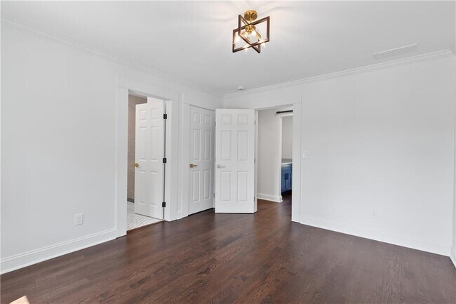 Building Photo - 1296 Hilton Dr