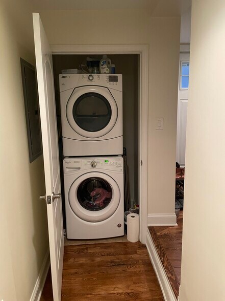 Building Photo - 2722 N Marshfield Ave